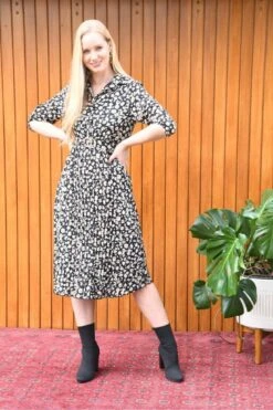 Mela London Black Ditsy Daisy Pleated Midi Dress -Yumi Clothing Shop 3BiqO7Jr 13389