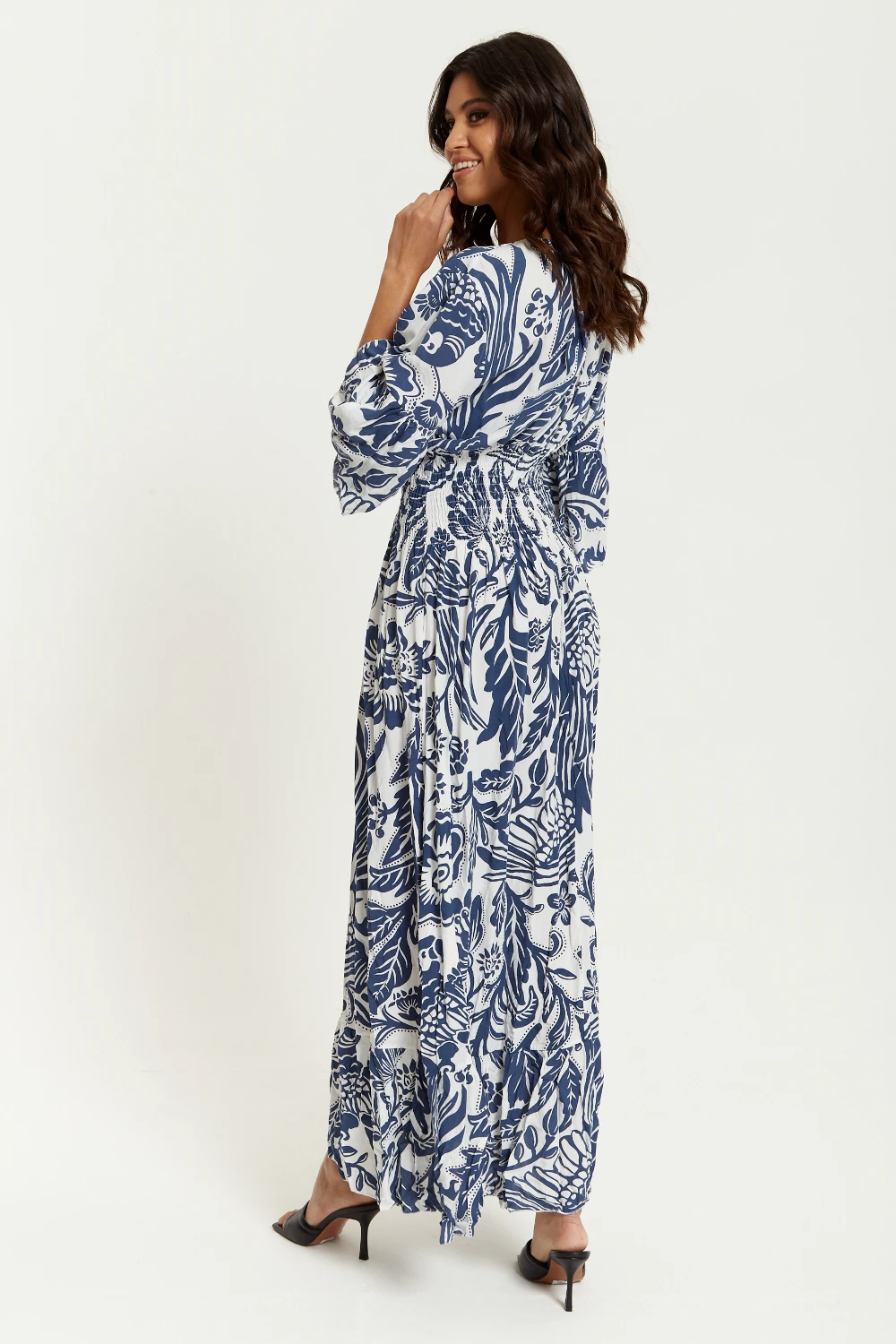 Hoxton Gal Oversized V Neck Detail Floral Print Maxi Dress 4 Hoxton Gal Oversized V Neck Detail Floral Print Maxi Dress - Image 4