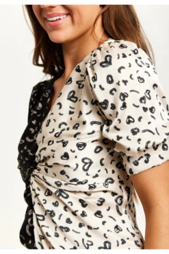 Liquorish Mono Heart Print Knot Front Midi Dress -Yumi Clothing Shop HVKKhRAx 15387