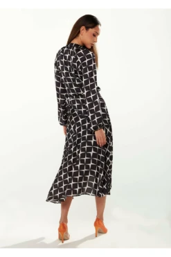 Liquorish Graphic Print Midi Dress In Black & White -Yumi Clothing Shop RH8vpcRw 8008