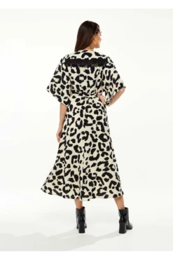 Liquorish Animal Print Maxi Wrap Dress Kimono Sleeves White -Yumi Clothing Shop gxhve7ML 8689